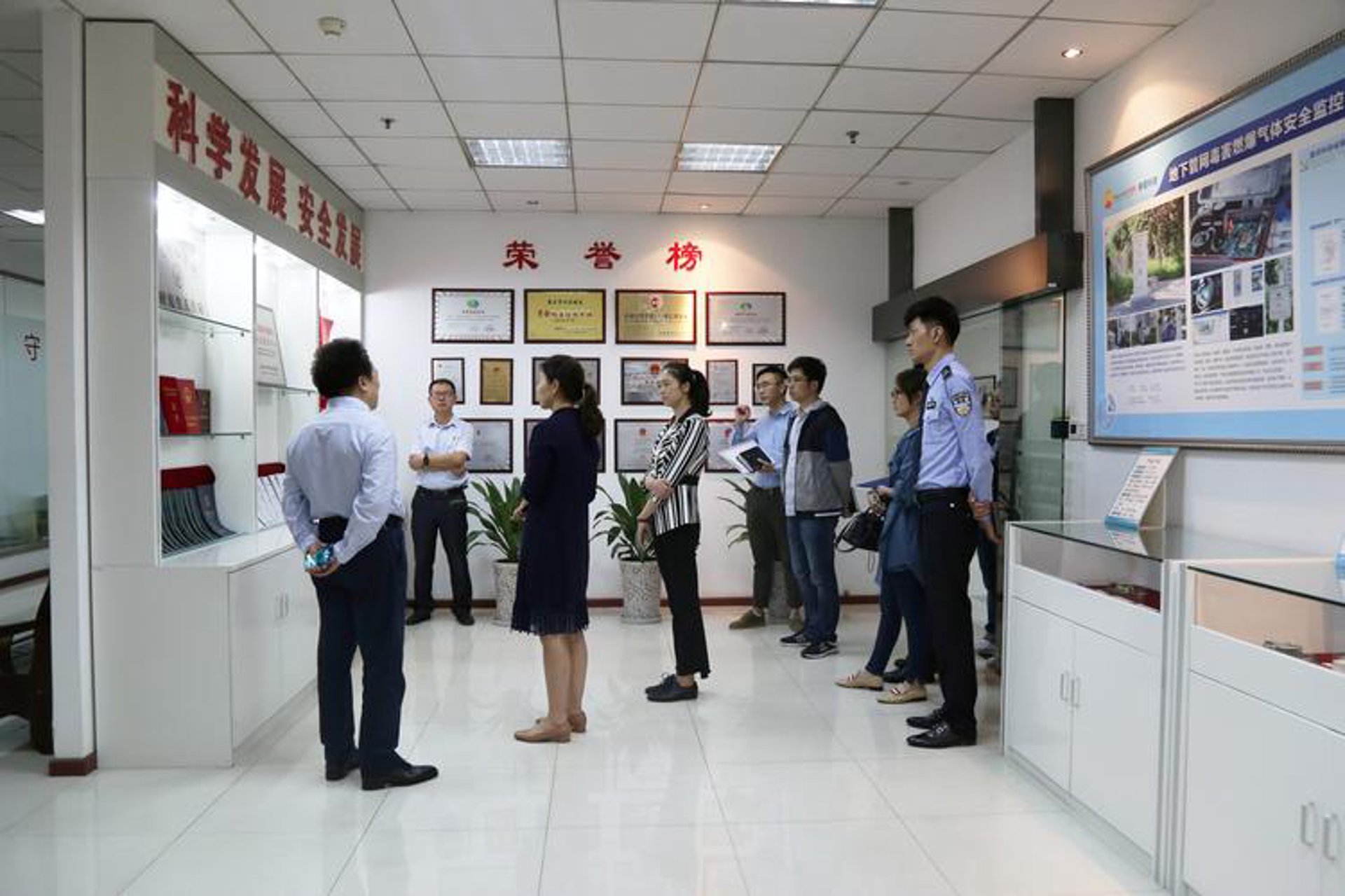 荣冠网络科技